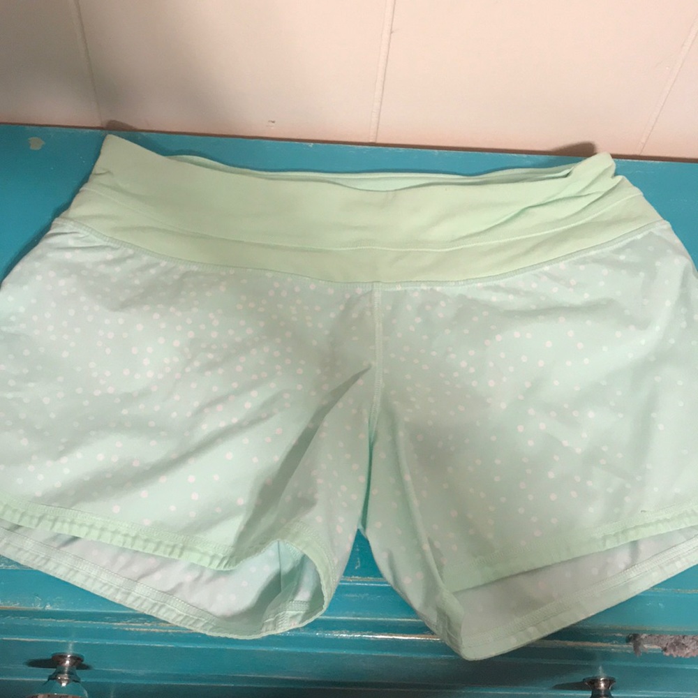 Size 6 Lulu shorts!